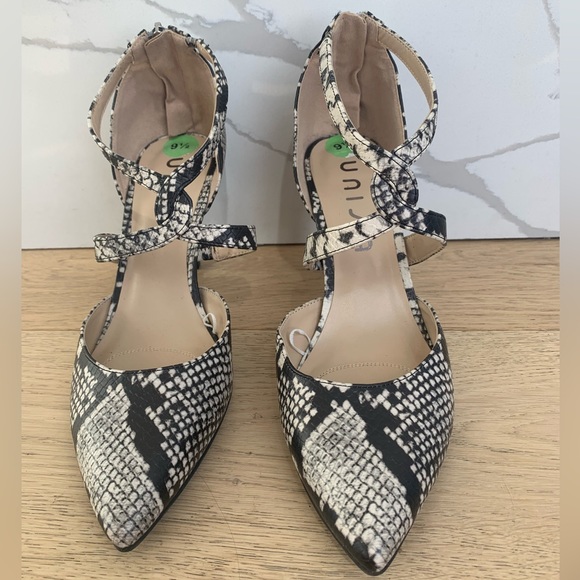 Unisa snake print pointed toe strappy stiletto with heels back zip size 9.5 - Picture 1 of 8